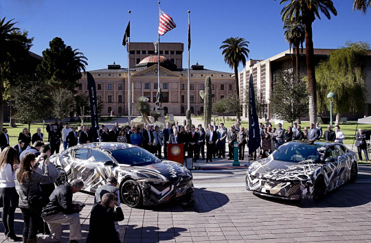 지난달 미국 LA모터쇼에서 루시드모터스가 공개한 고급 스포츠 전기차 세단 콘셉트카.   삼성SDI 제공
